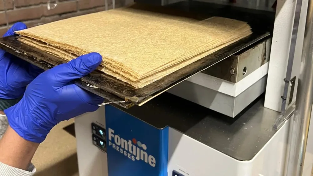 LabManual 300 presine kompozit plaka yükleme