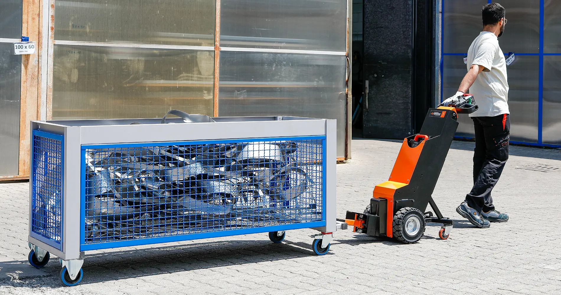 Movicart çekme aracı ile sahada malzeme taşınması